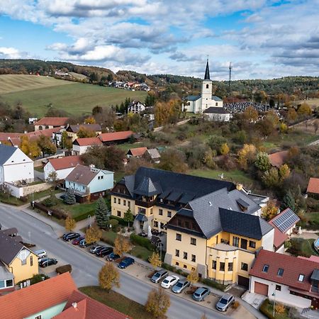 Valassky Hotel A Pivni Lazne Ogar Luhačovice Dış mekan fotoğraf