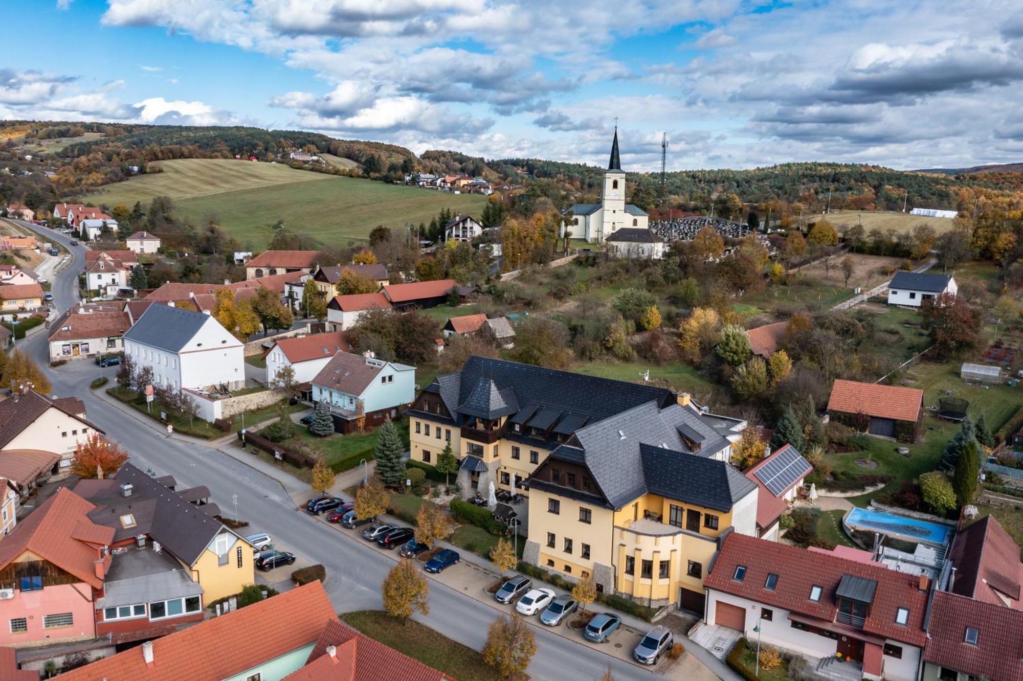 Valassky Hotel A Pivni Lazne Ogar Luhačovice Dış mekan fotoğraf